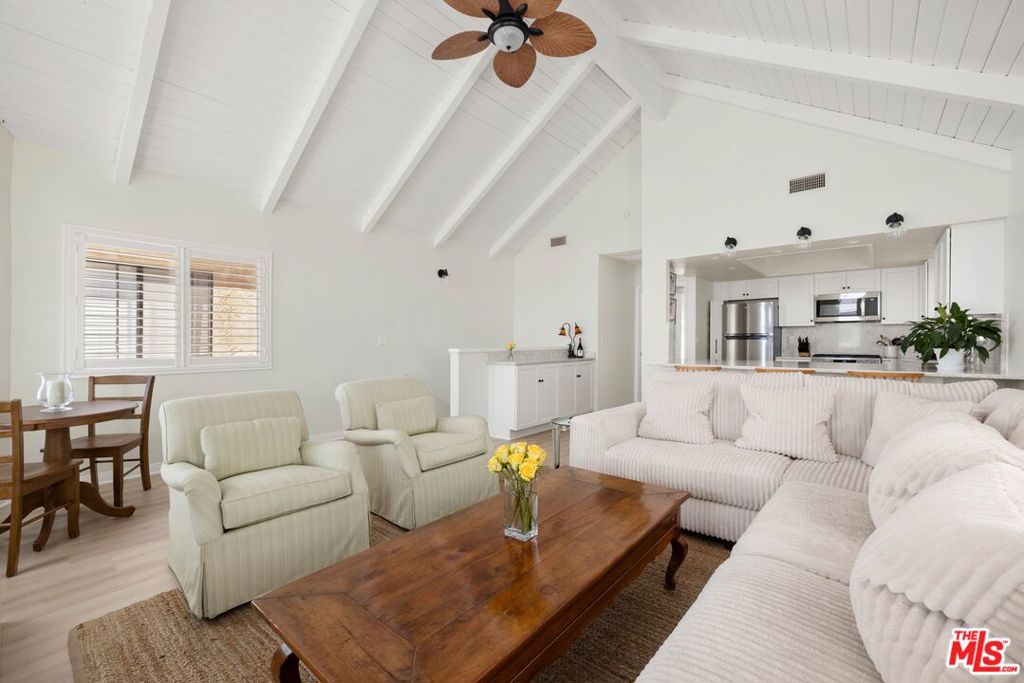 109 Los Robles Street