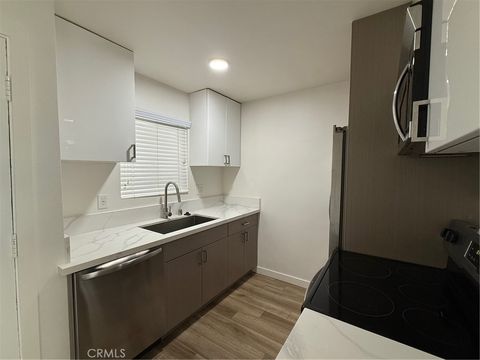 Photo of 404 N Broadway #4, Redondo Beach, CA 90277 (MLS # SB26020712)