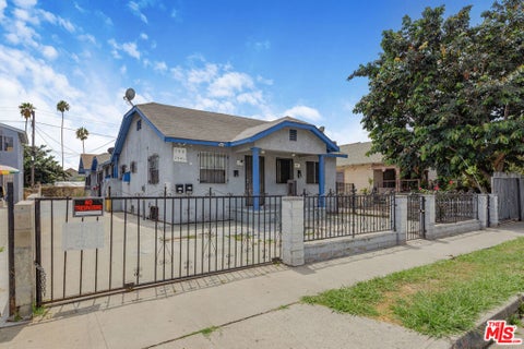 Photo of 150 W 76th Street, Los Angeles, CA 90003 (MLS # 26876837)