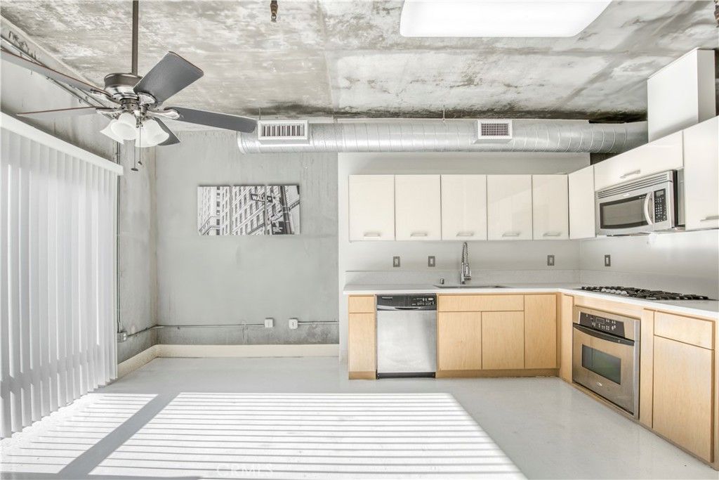 Photo of 645 W 9th St #601, Los Angeles, CA 90015 (MLS # SR25256812)