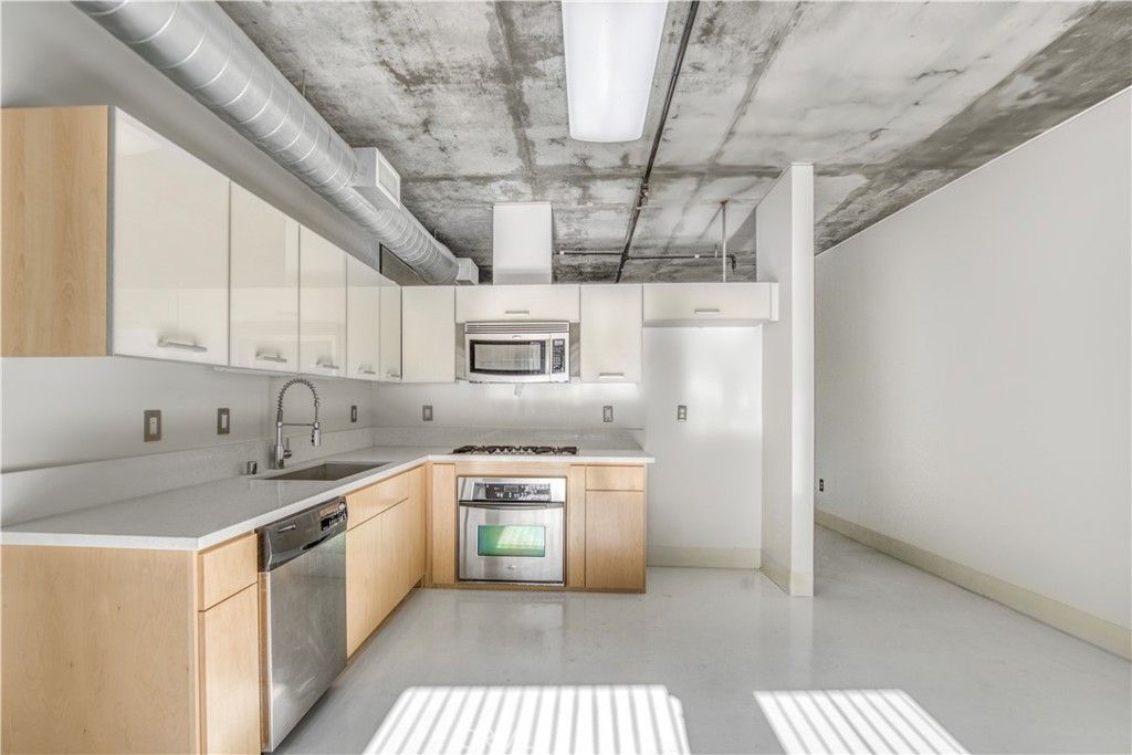 Photo of 645 W 9th St #601, Los Angeles, CA 90015 (MLS # SR25256812)