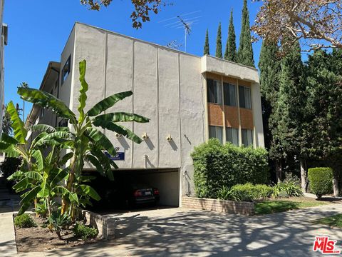 Photo of 439 S Oakhurst Drive #1, Beverly Hills, CA 90212 (MLS # 26667681)