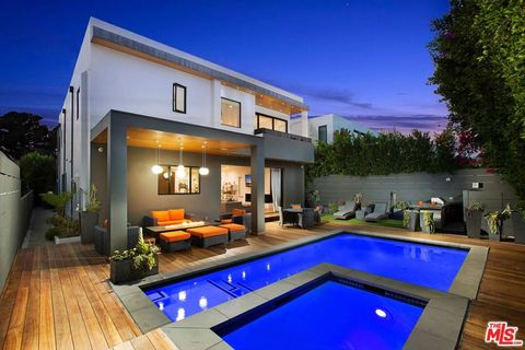 Photo of 736 N CURSON Avenue, Los Angeles, CA 90046 (MLS # 25624431)