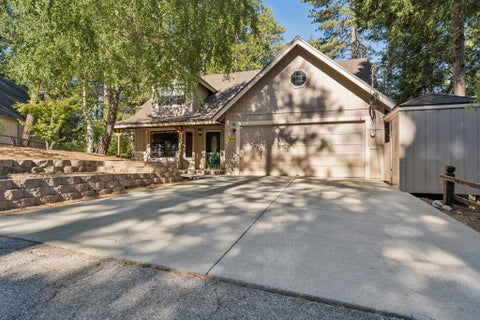 Photo of 414 Pioneer Road, Lake Arrowhead, CA 92352 (MLS # 219152966DA)