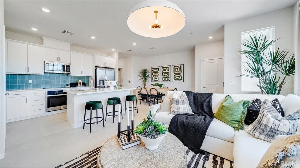 3172 Homestead Paseo