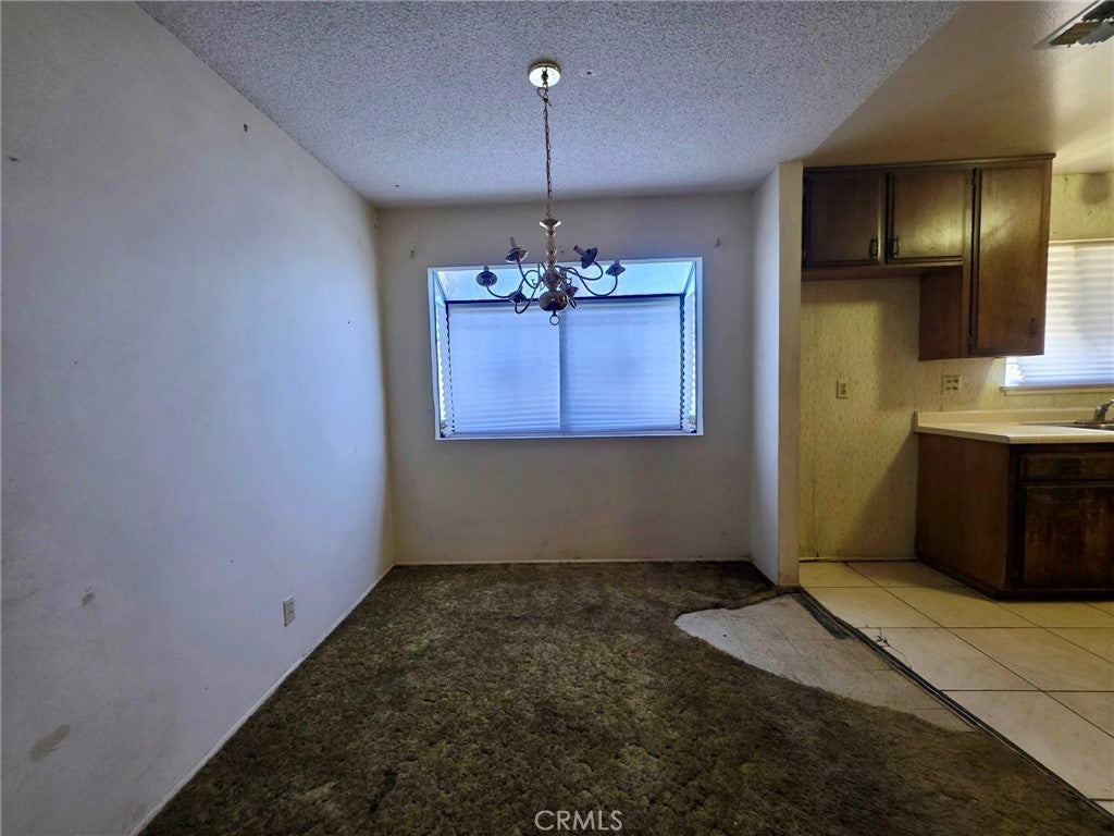 992 W Hoffer