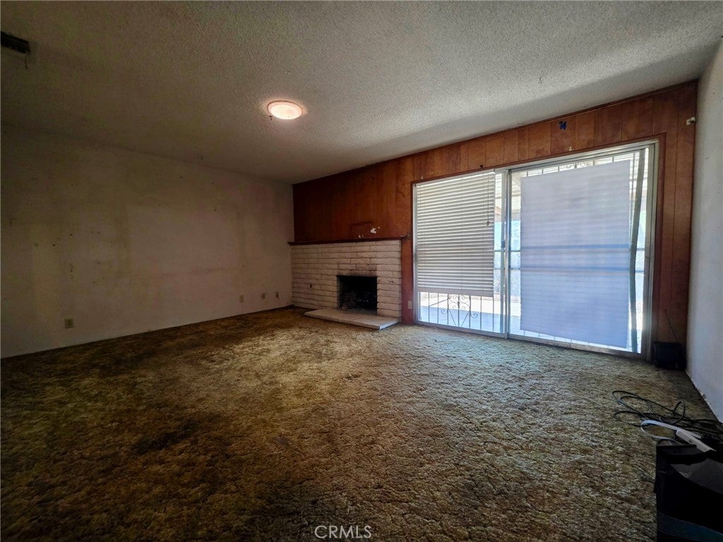 992 W Hoffer