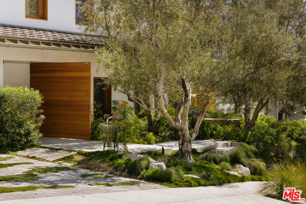 Photo of 3062 Queensbury Drive, Los Angeles, CA 90064 (MLS # 26989867)