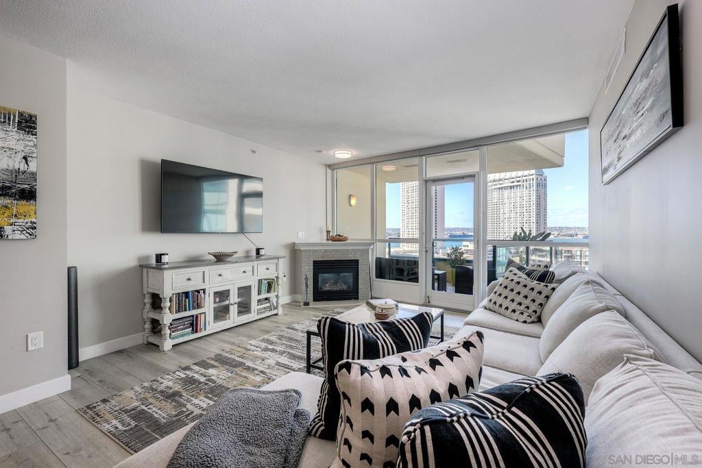 510 1st Ave 1605