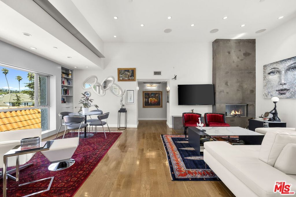 Photo of 907 Lincoln Boulevard #PH 302, Santa Monica, CA 90403 (MLS # 26647909)