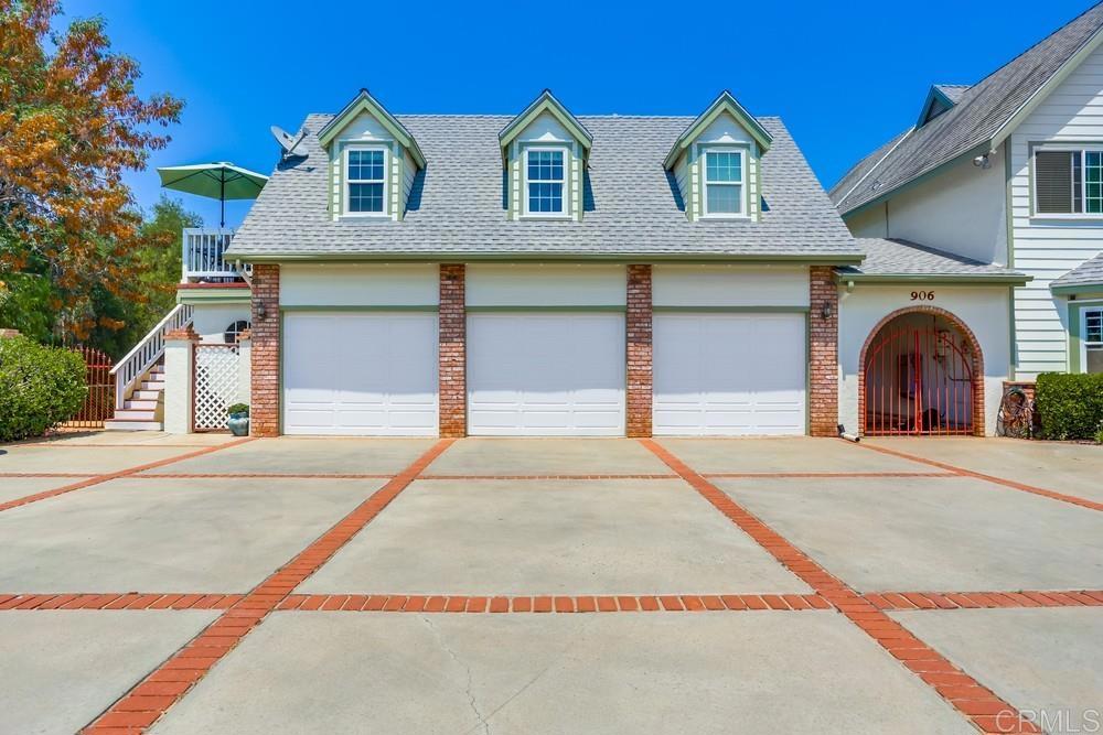 906 Gretna Green Way