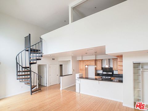 Photo of 1042 S Kingsley Drive #PH2, Los Angeles, CA 90006 (MLS # 26862071)