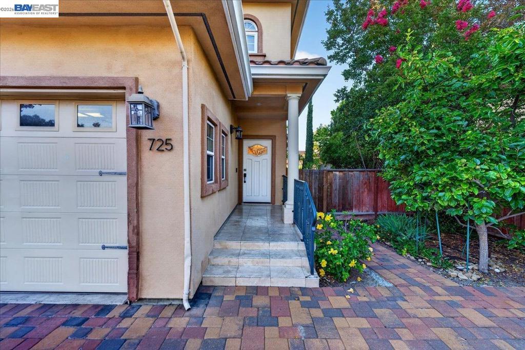 725 W Hacienda AVE