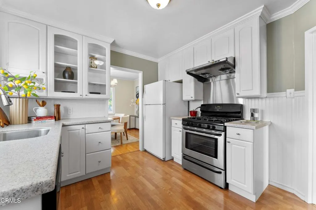 Pasadena, California 91107, United States, 2 Bedrooms Bedrooms, ,2 BathroomsBathrooms,Residential,Active,193493