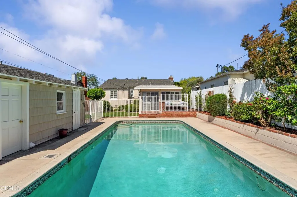 Pasadena, California 91107, United States, 2 Bedrooms Bedrooms, ,2 BathroomsBathrooms,Residential,Active,193493