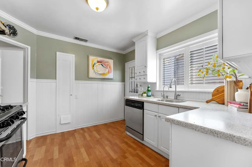 Pasadena, California 91107, United States, 2 Bedrooms Bedrooms, ,2 BathroomsBathrooms,Residential,Active,193493