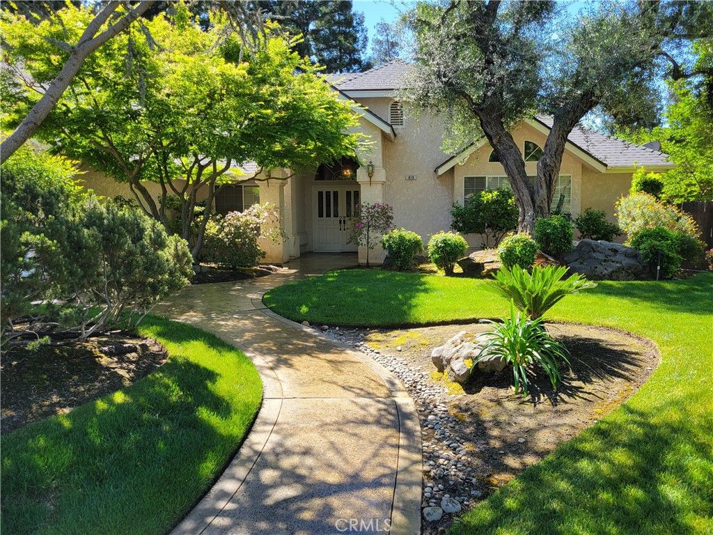 Photo of 819 E Woodhaven Ln, Fresno, CA 93720 (MLS # FR26072440)