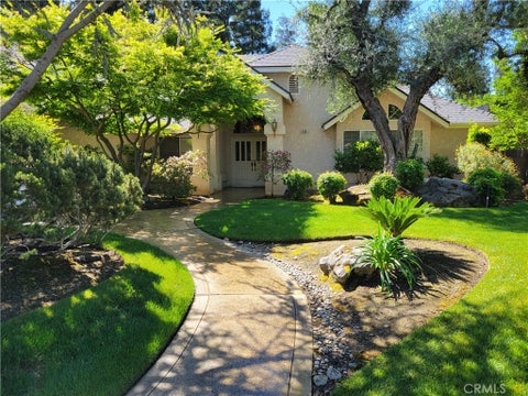 Photo of 819 E Woodhaven Ln, Fresno, CA 93720 (MLS # FR26072440)