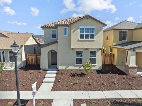 Photo of 778 Livingston Avenue, King City, CA 93930 (MLS # ML82026500)