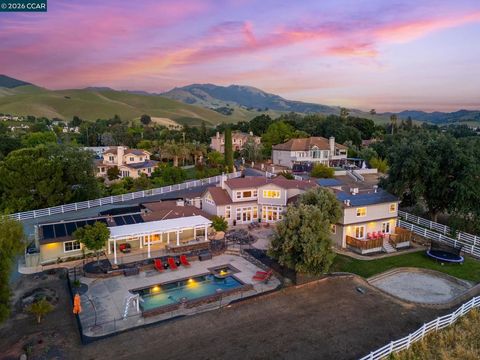 Photo of 2050 Shell Ridge Trl Trl, Walnut Creek, CA 94598 (MLS # 41132556)