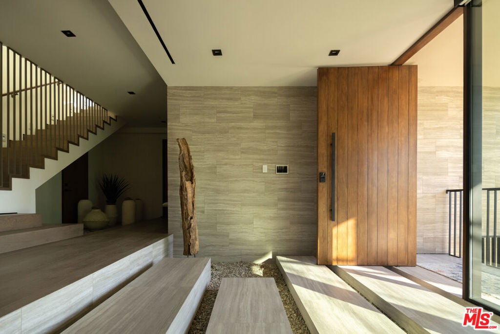 Photo of 8777 W Hollywood Blvd Blvd, Los Angeles, CA 90069 (MLS # 25618003)