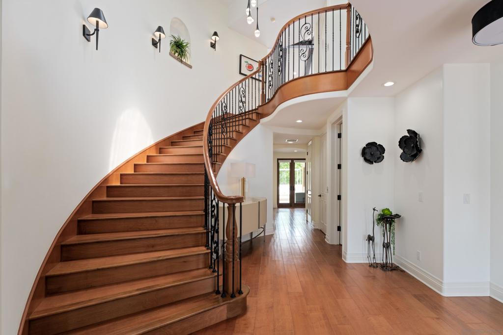 1045 Van Nuys St.