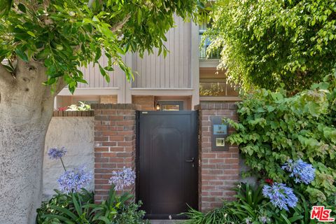 Photo of 13044 Mindanao Way #5, Marina Del Rey, CA 90292 (MLS # 26637493)