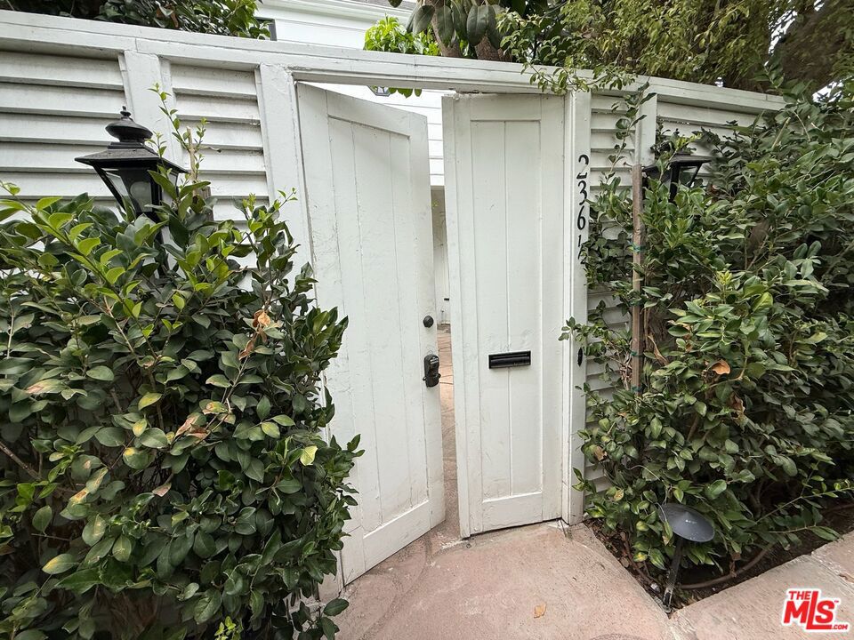 Photo of 236 S Spalding Drive #1/2, Beverly Hills, CA 90212 (MLS # 26101692)