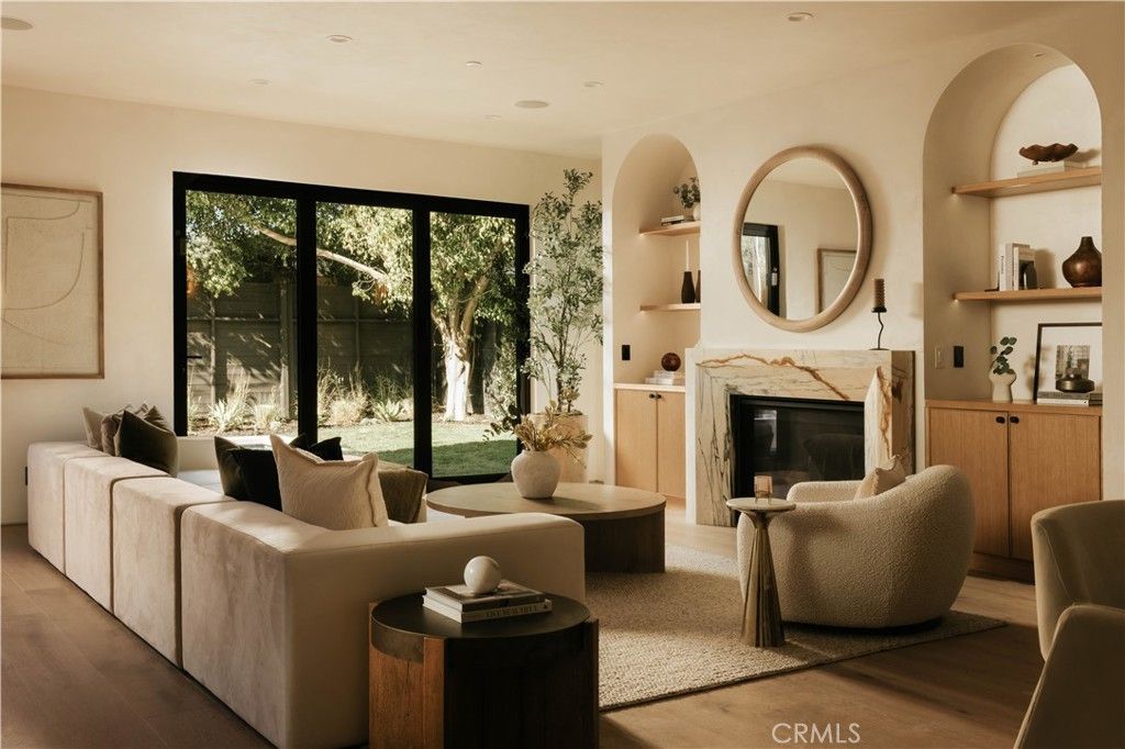 Photo of 12527 Mitchell Avenue, Los Angeles, CA 90066 (MLS # GD26040358)