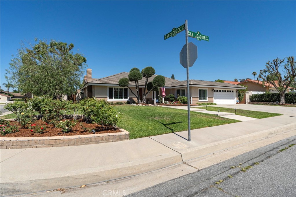 719 S San Joaquin