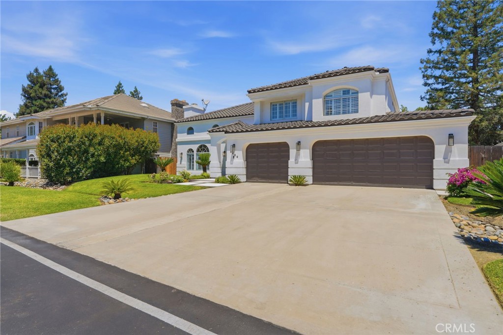 5622 W Prospect