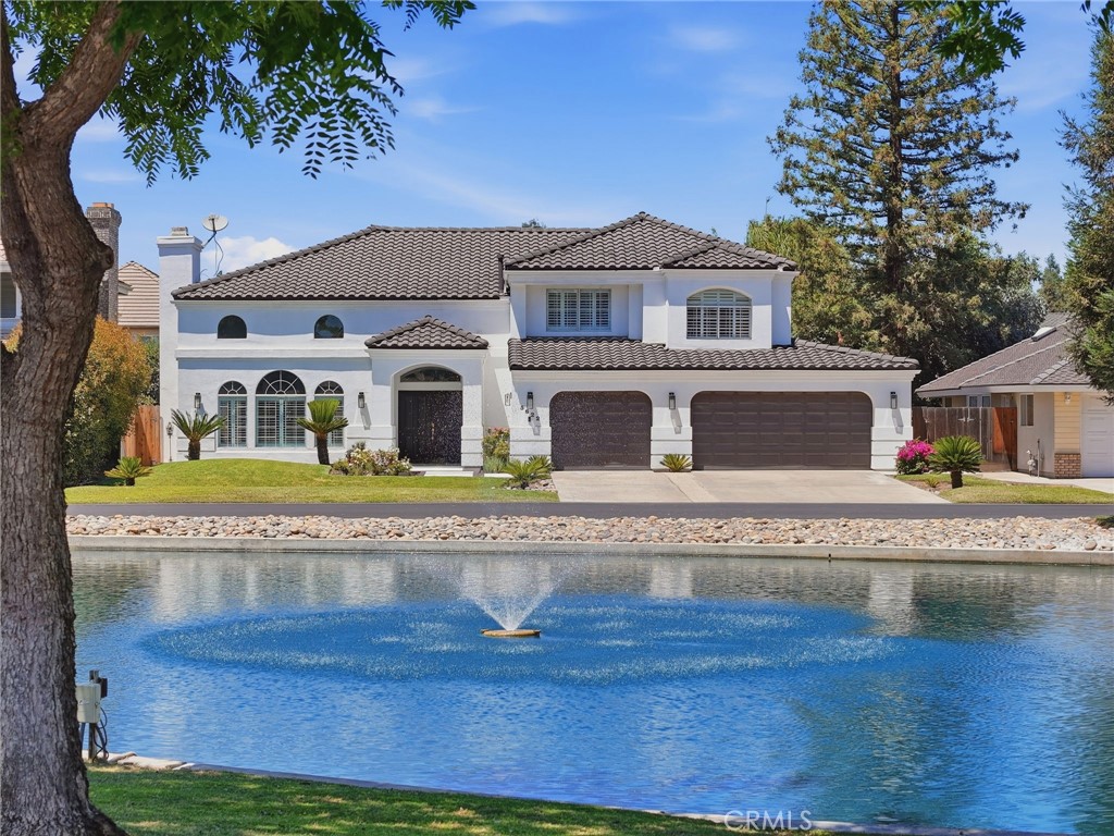 5622 W Prospect