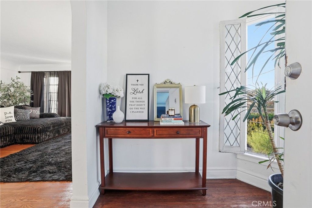 Photo of 4916 W 12th Street, Los Angeles, CA 90019 (MLS # SR26029388)