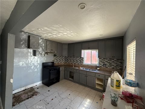 1359 e 108th los angeles ca 90059