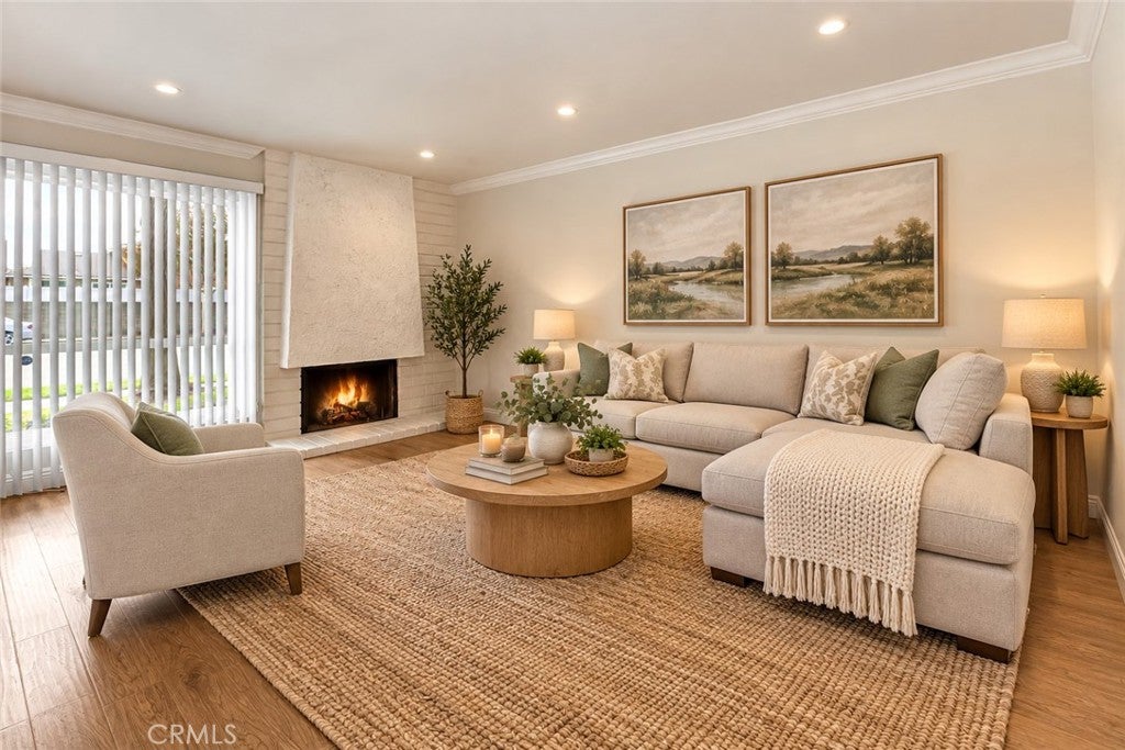 6907 Orangewood