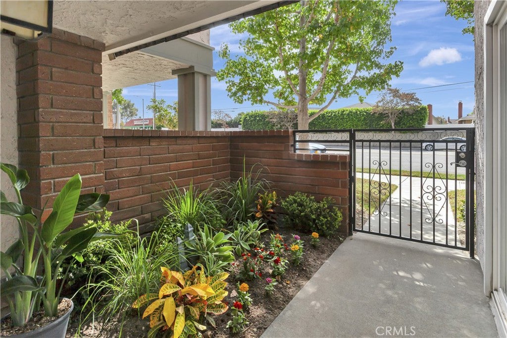 6907 Orangewood