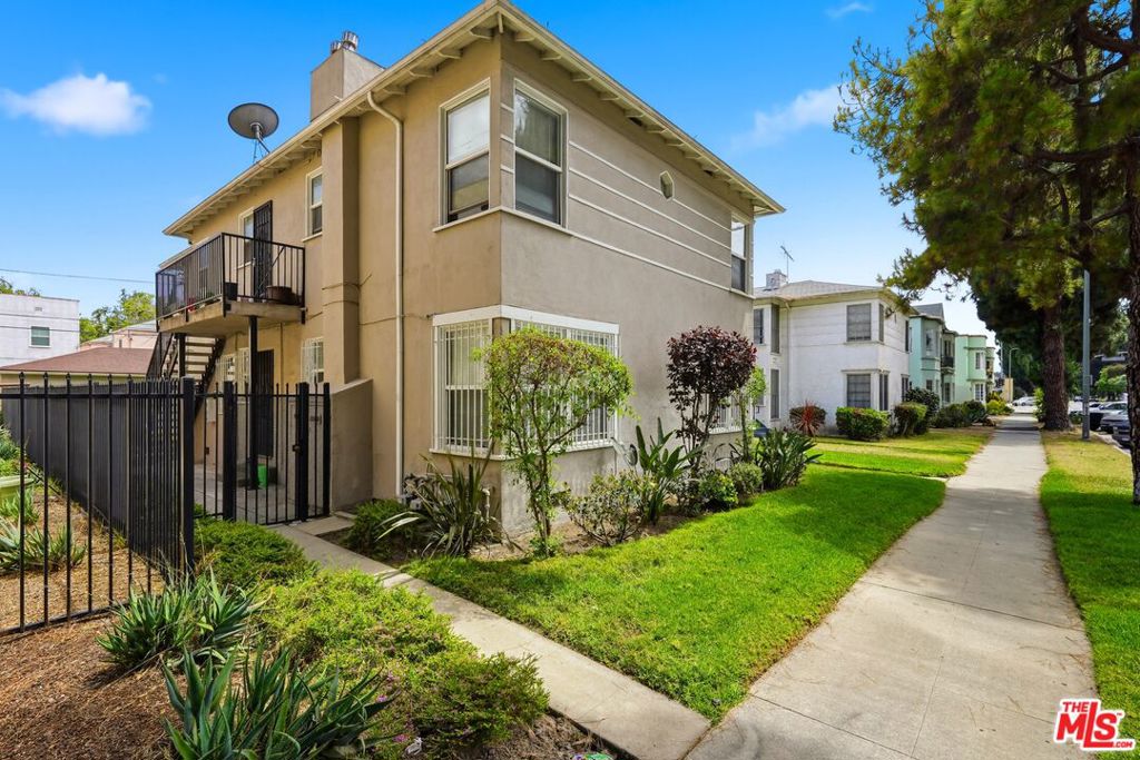 Properties 2 4186 Leimert Boulevard