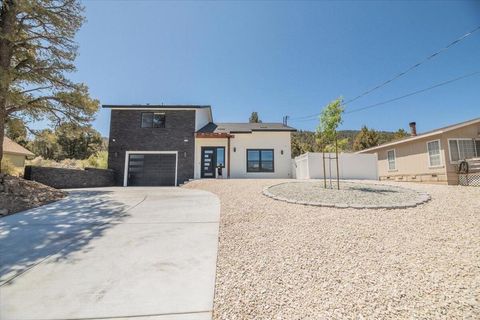 Photo of 47145 Skyview Drive, Big Bear, CA 92314 (MLS # 219125725DA)