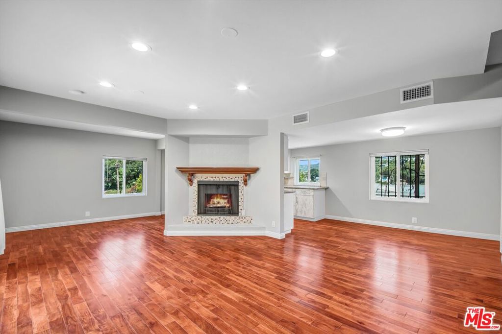 1766 Griffith Park Boulevard 1