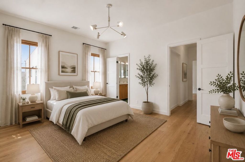 1/2 N Gardner Street