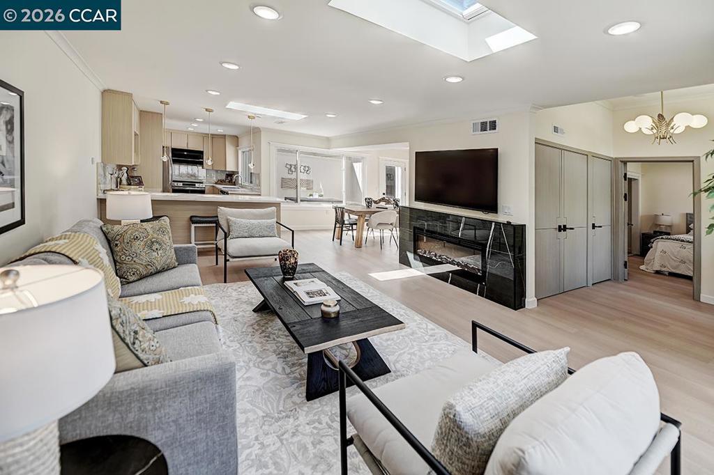 1221 Oakmont Dr 2