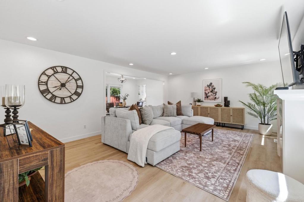 146 El Solyo Heights Drive
