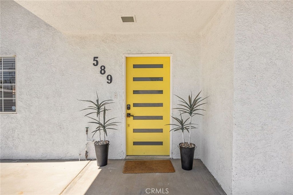 589 S Mountain View