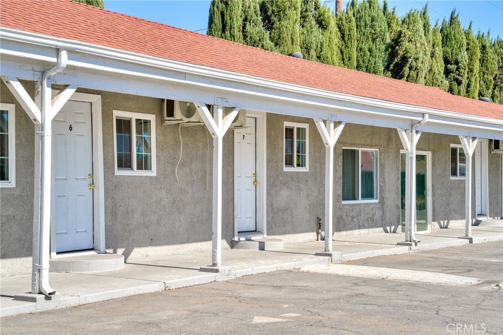 1506 S Mariposa