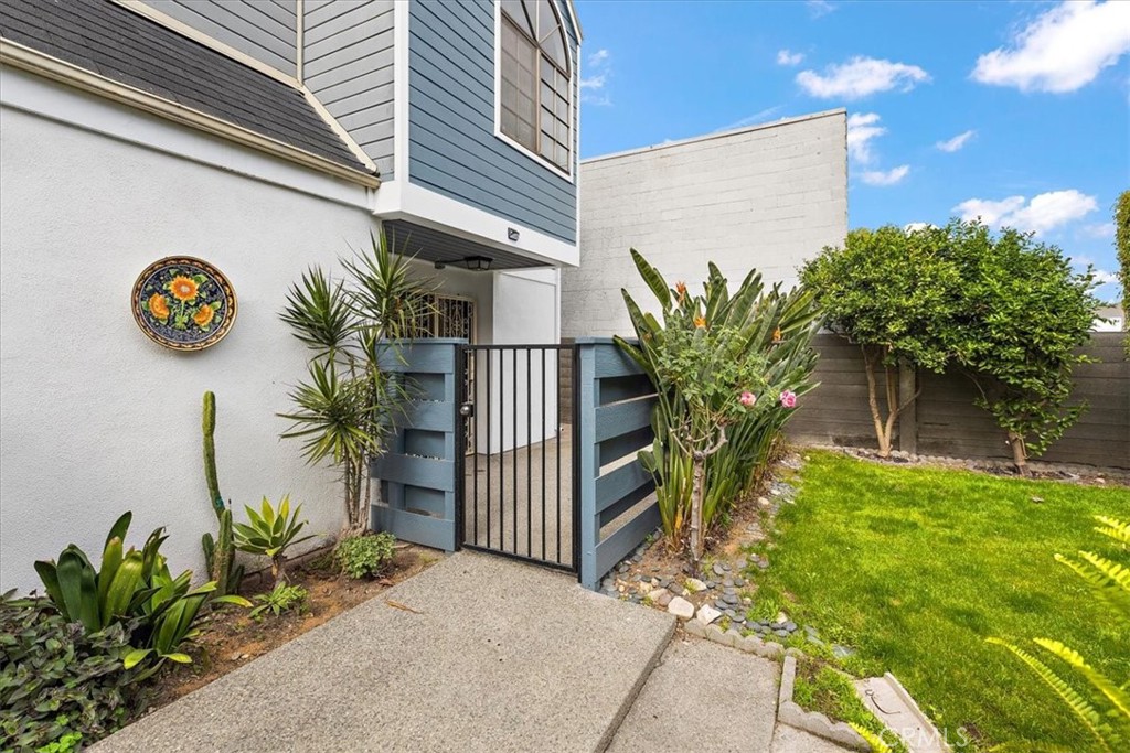 5921 Templeton Street G