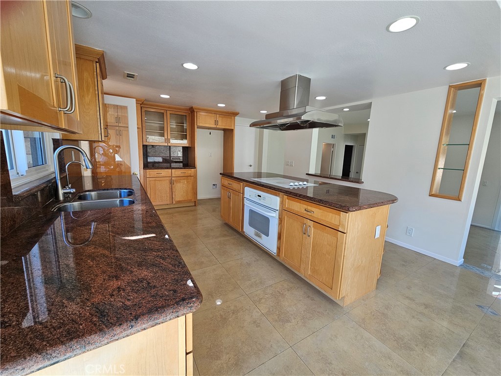 Fullerton Crest (FUCR) - Residential Lease