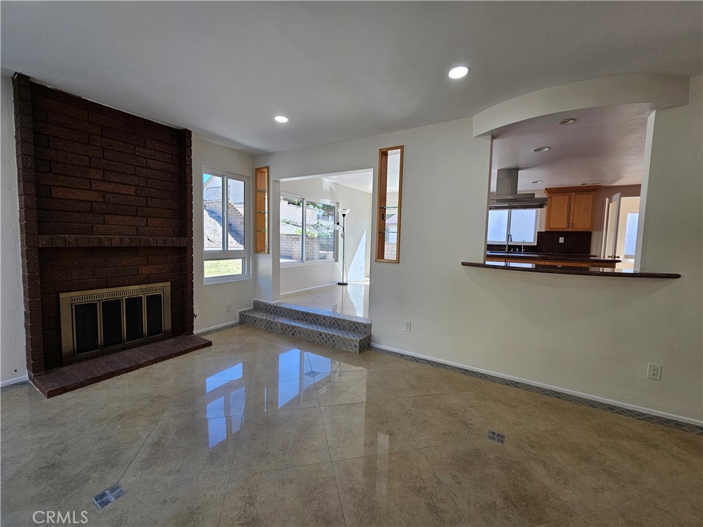 Fullerton Crest (FUCR) - Residential Lease