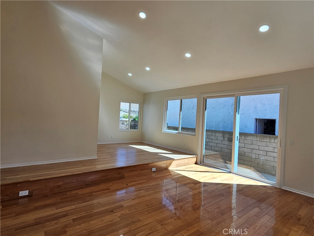Fullerton Crest (FUCR) - Residential Lease
