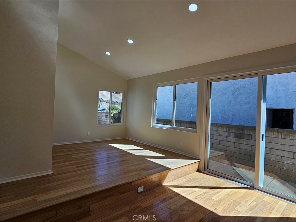 Fullerton Crest (FUCR) - Residential Lease
