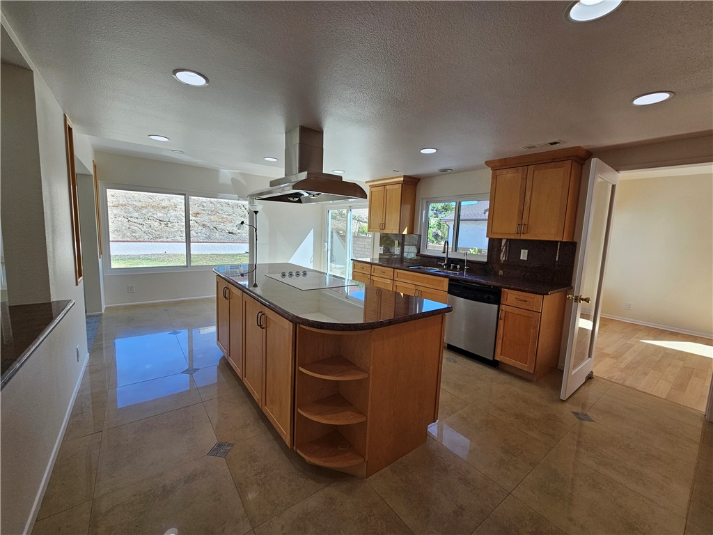 Fullerton Crest (FUCR) - Residential Lease